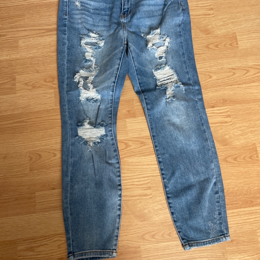 Judy Blue Stretch Boyfriend Fit Distressed Skinny Jeans - Picture 2 of 9